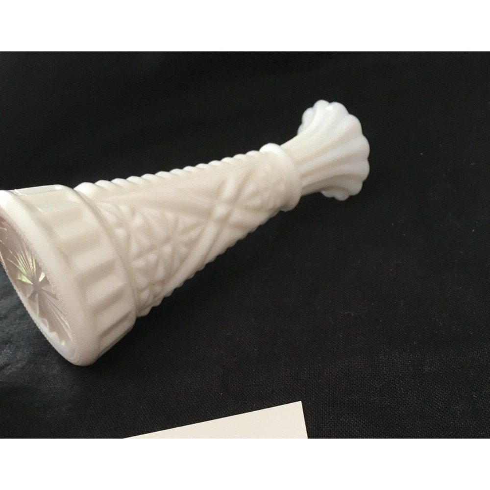 Vintage‎ milk glass bud vase